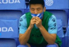从未见武磊闭眼沉默如此绝望，队友11分钟两送点球助日本巨星保级